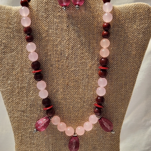 Hand Crafted Pink and Burgundy Beaded Jewelry Set Pierced Earrings and Necklace - Picture 2 of 10